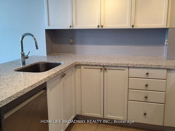 4th image of 33 Elm Dr W #1802