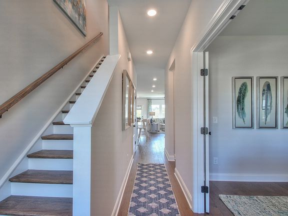 4th image of 560 Triple Crown Cir