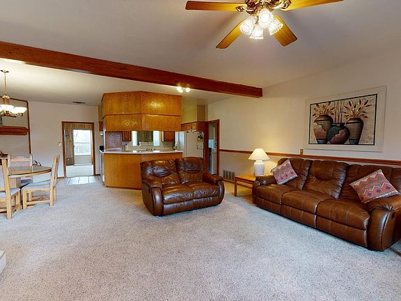 3rd image of 3905 Bonnie Ann Ct NE