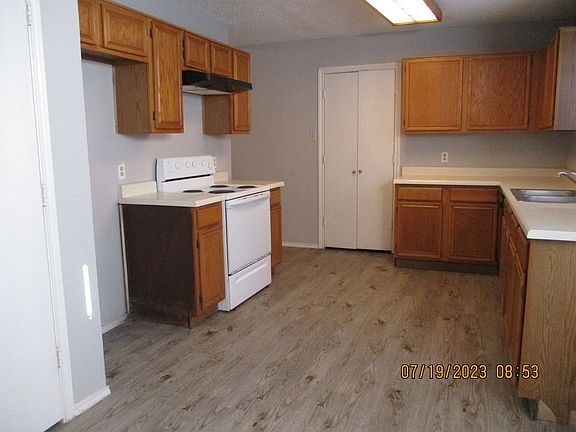 5th image of 1105 Cardinal Oaks Dr