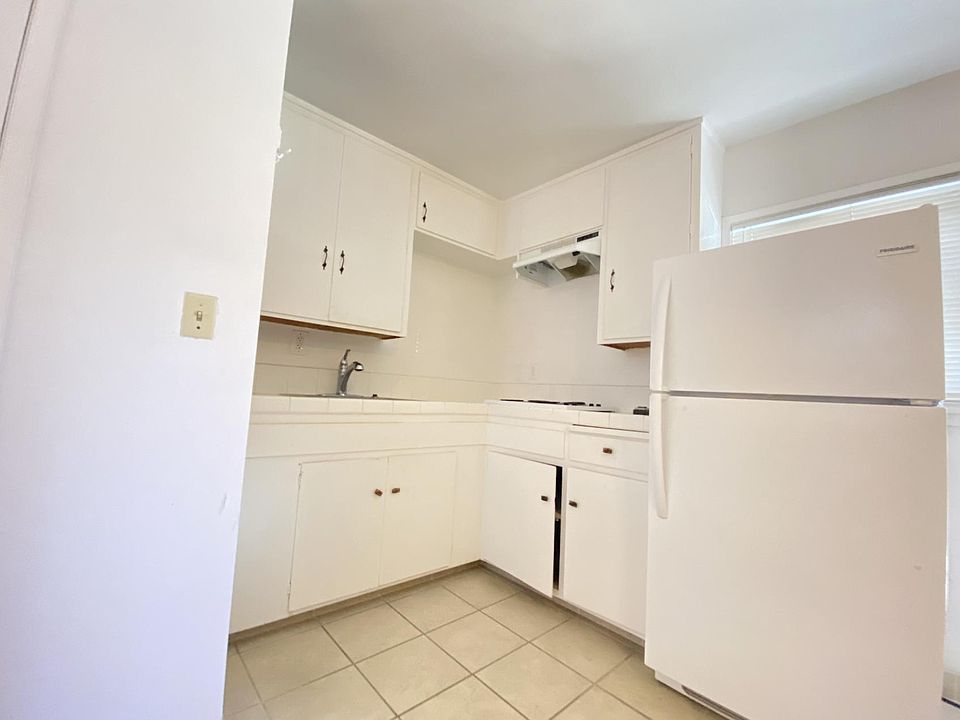 2nd image of 4628 Georgia St #75