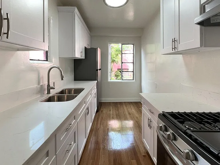 Big Momma Court Apts — Photo 3
