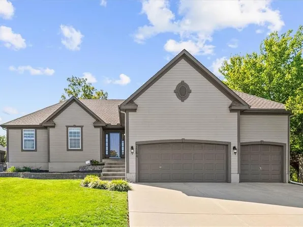 7164 Woodstock St, Shawnee, KS 66218