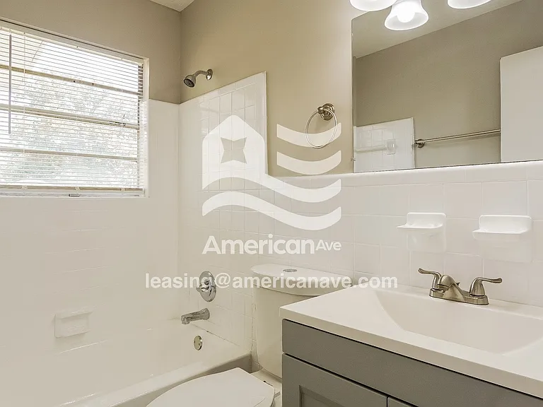 1756837_008_main_bathroom_12800667.jpg