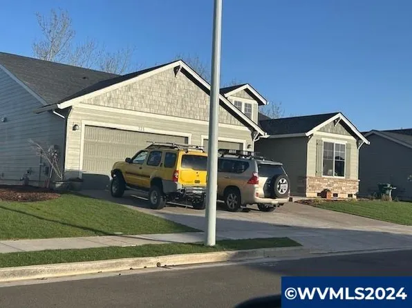 225 Walnut St, Mount Angel, OR 97362