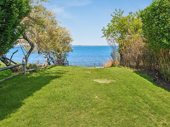 3rd image of 6 Driftwood Ln