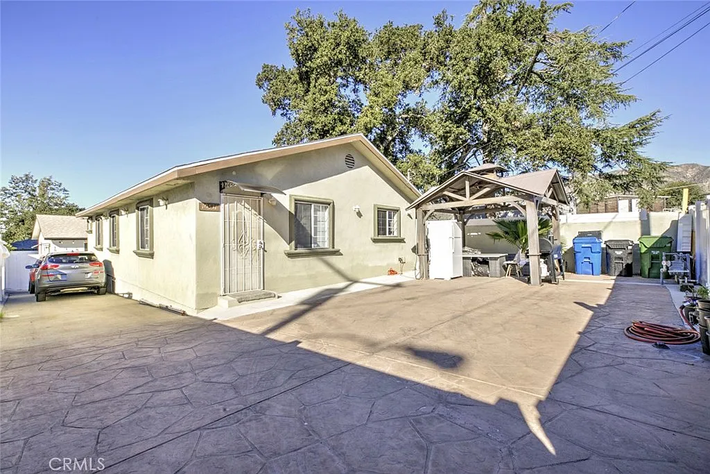 3 bed, 1269 sqft, $3,300 — Photo 2