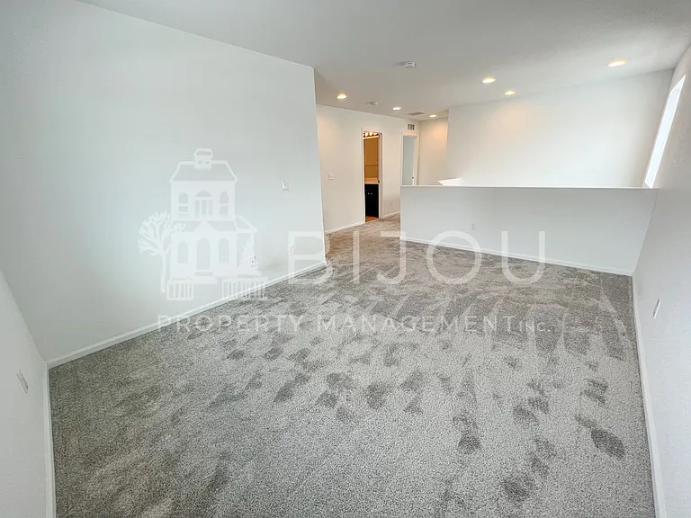 5250 Makalu Dr — Photo 16