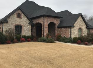 2820 N Purple Phlox Ln, Fayetteville, AR 72704