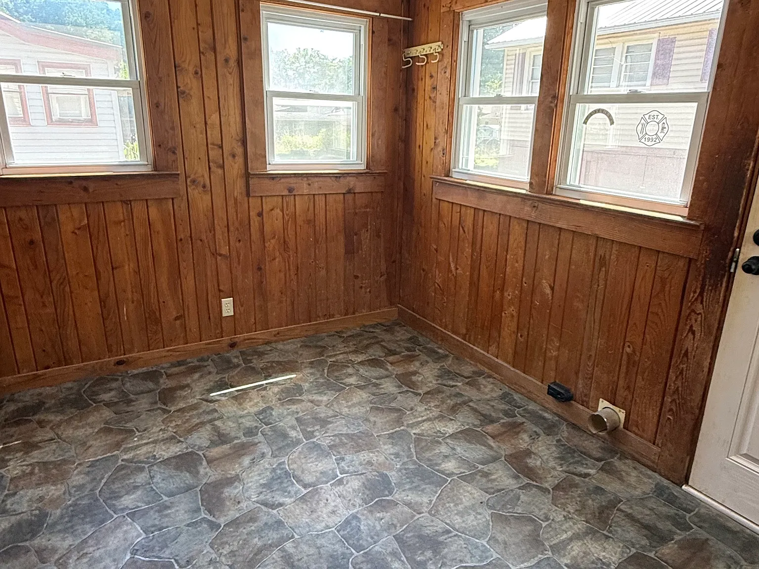 3 bed, 1.5 bath, 1200 sqft, $1,850 — Photo 3
