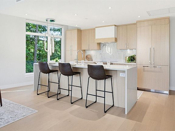5th image of 5229 Cordova Bay Rd #202