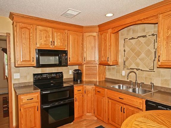 5th image of 349 Cherry Ct