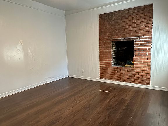 2nd image of 726 E 97th St