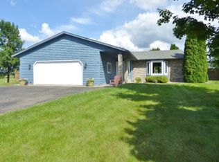 516 Prairie Ln, Hudson, WI 54016