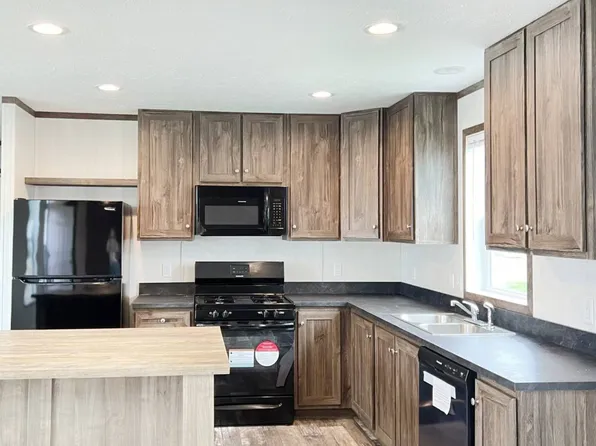 2500 Farm Bureau Rd #226, Manhattan, KS 66502