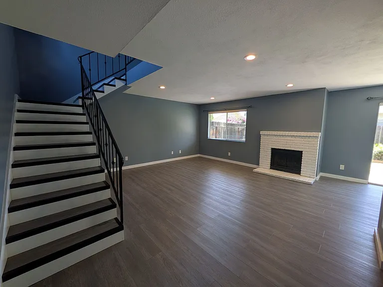 1738 Lynne Dr #20 — Photo 1