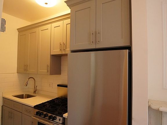 3rd image of 54 7th Ave #3A