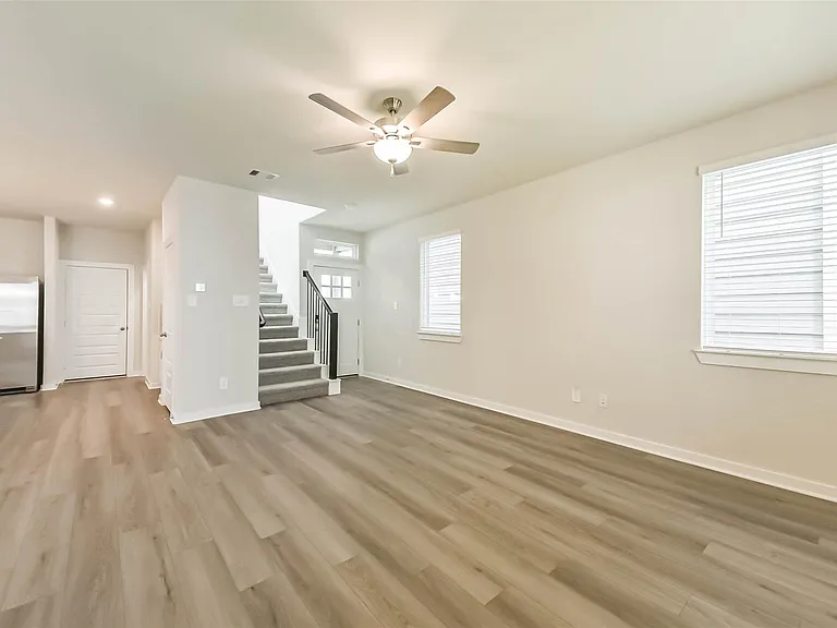 583 Avisa Dr — Photo 13