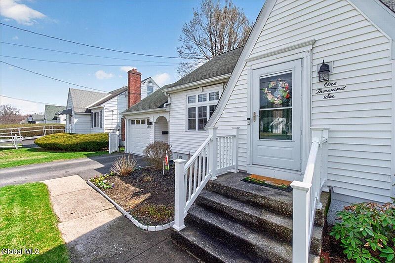 2nd image of 1006 Riggi Avenue