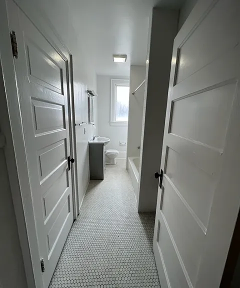 1637 Quarrier St — Photo 1