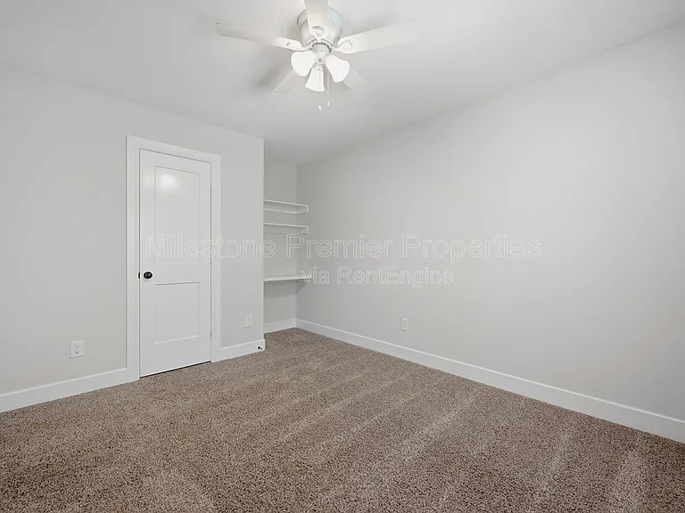 931 W Collins St — Photo 13