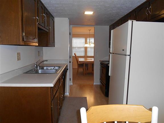 4th image of 8055 Highfield Ct