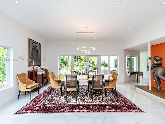 FORMAL DINING