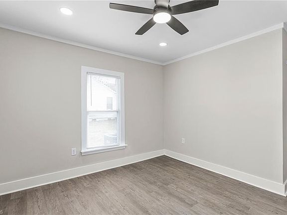 5th image of 406 Sullivan St