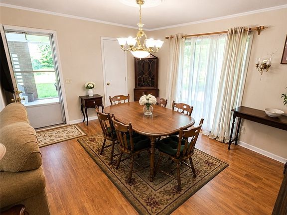 3rd image of 1033 Hickory Ln
