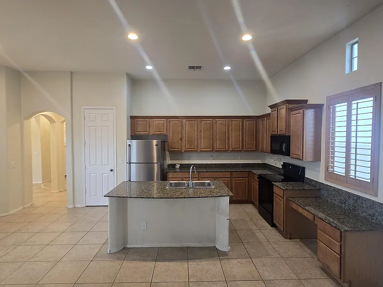 4039 N Park St — Photo 20