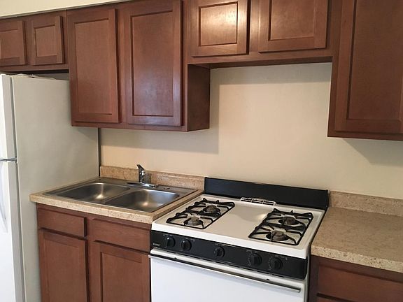 4th image of 2444 Dawson St