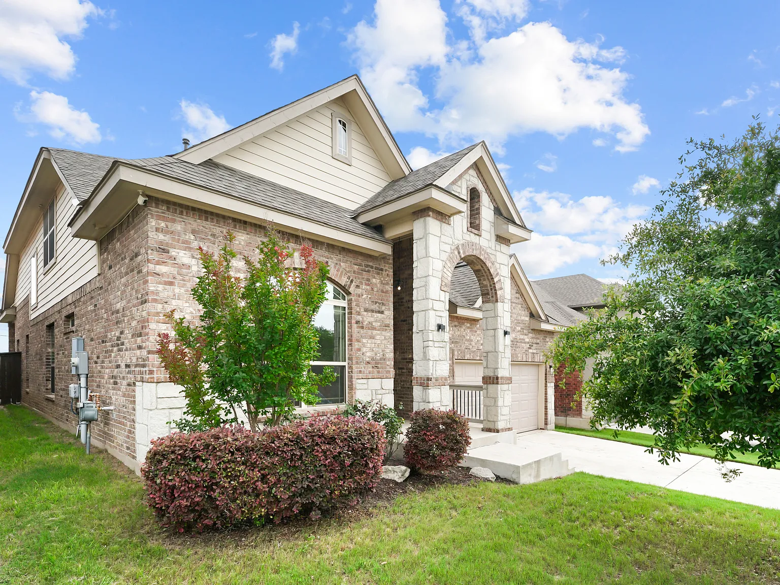 4 bed, 2970 sqft, $3,585 — Photo 3