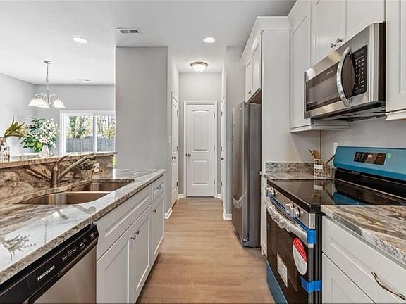 5th image of 501 Spruce St