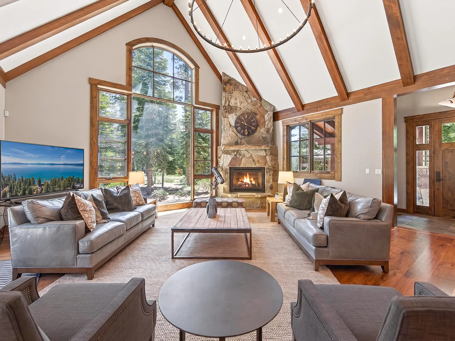 4 bed, 4.5 bath, 3250 sqft, $25,000 — Photo 3
