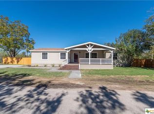 302 Elm Ave, Luling, TX 78648