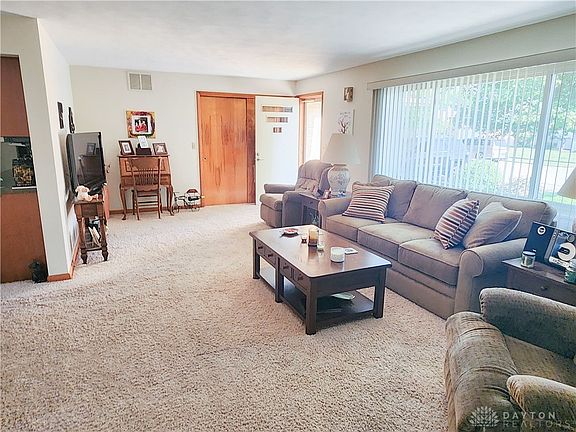 5th image of 219 Villa Dr