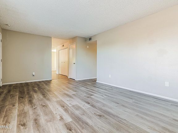 3rd image of 6337 S COLLEGE Avenue