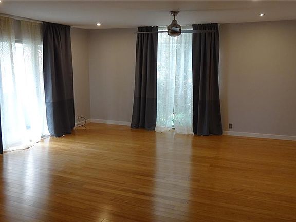 4th image of 513 S Post Oak Ln APT 209