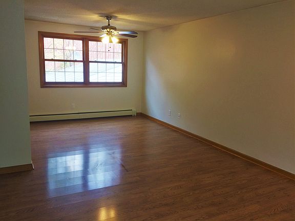 2nd image of 4964 Daisy Ln