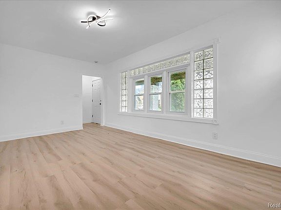 5th image of 5903 Wayburn St