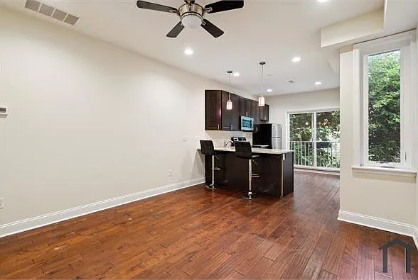 1521 W Seybert St #B — Photo 4