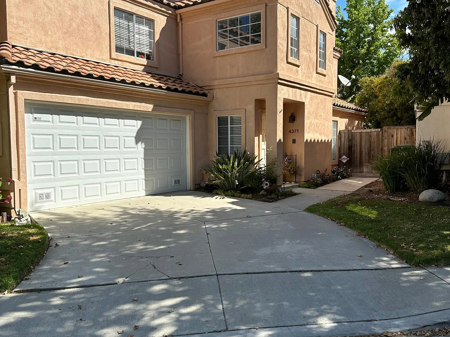 3 bed, 2.5 bath, 1800 sqft, $5,000 — Photo 3