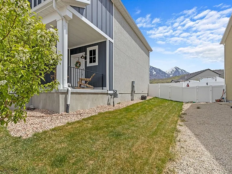 1323 S Raintree Ln — Photo 23