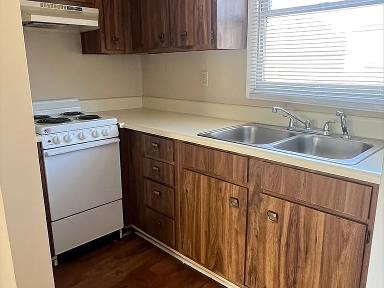 25123 York Dr #12 — Photo 3