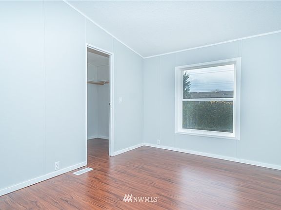 5th image of 4042 Blue Crest Drive
