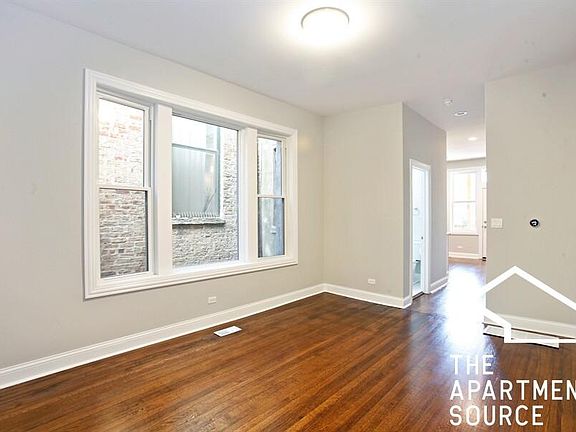 4th image of 2047 W Evergreen Ave #1