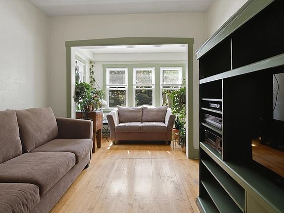 3rd image of 4017 Oak Ave