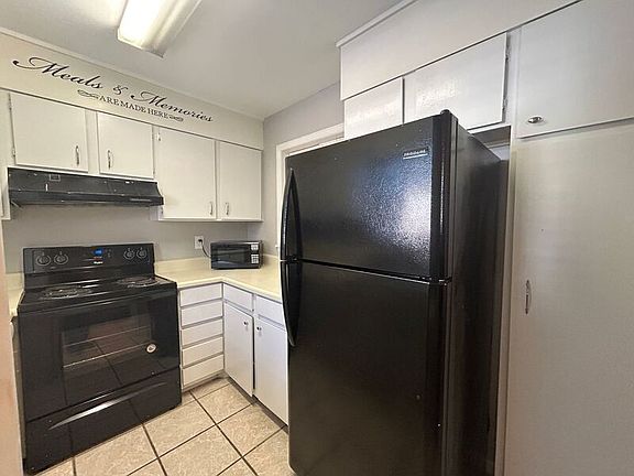 3rd image of 806 Vestavia Villa Ct
