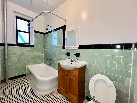 Rented by Astorian Realty Group LLC | media 18