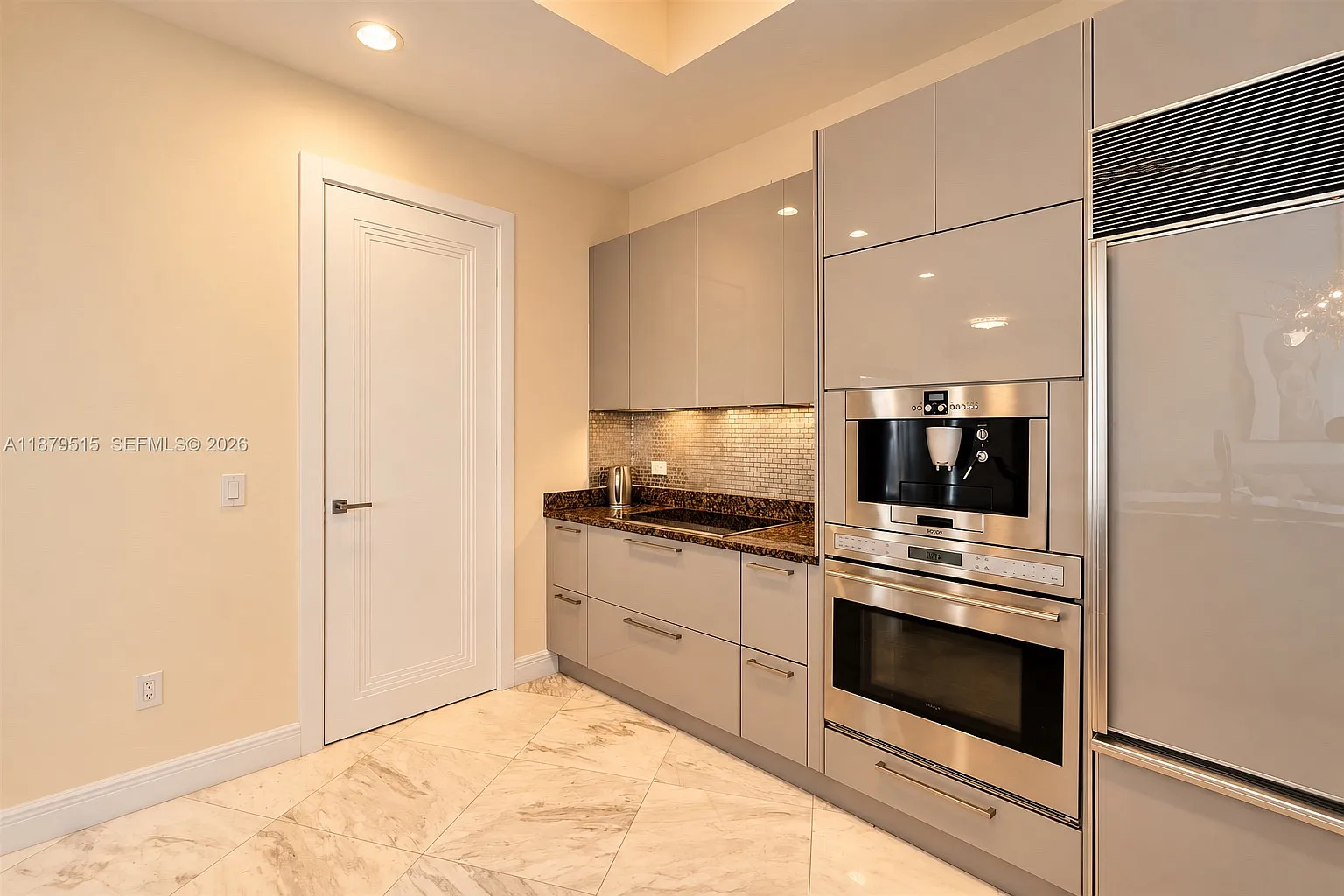 Collins Ave, Sunny Isles Beach — Photo 4